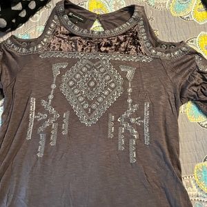 Cut out sport shirt -  Large - NEW